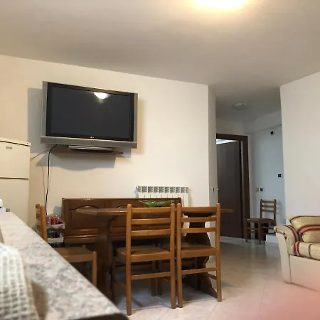 Schones In Mehrfamilienhaus, 2.5 Km Zum Strand, 2 Erwachsene, 2 Kinder Apartmán